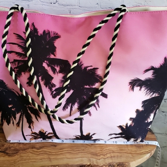 Palm Tree Beach Tote - Pink, Black & White- AVON - Picture 5 of 11